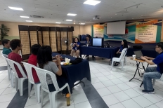 Filipino Deaf Community reviews FSL New Testament translation