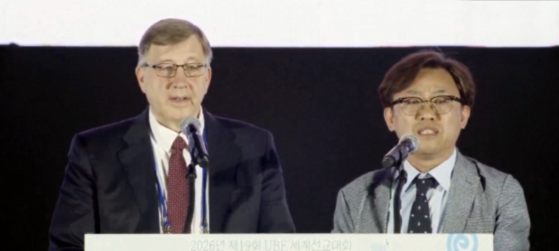 Ron Ward, UBF world representative pastor, delivers a sermon titled Who Will Go for Us? at the 19th UBF World Mission Conference at KINTEX in Goyang, Gyeonggi Province, South Korea, on May 17.