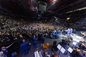 Franklin Graham addresses a crowd of more than 15,000 at the Chizhovka Arena in Minsk during the Festival of Hope, May 17–18, 2025.