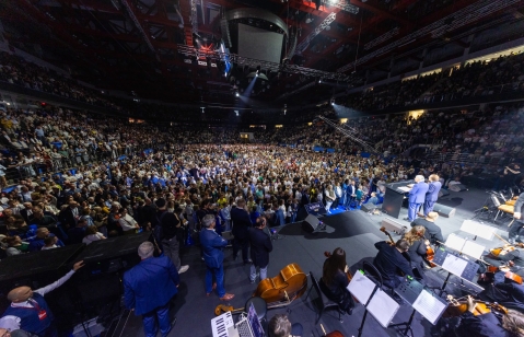 Franklin Graham addresses a crowd of more than 15,000 at the Chizhovka Arena in Minsk during the Festival of Hope, May 17–18, 2025.