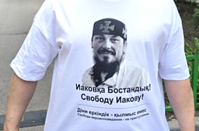 Shirt won by supporters of Kazakhstan priest Vladimir Yuryevich Vorontsov calling for his release in April 2026.