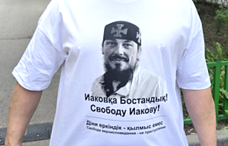 Shirt won by supporters of Kazakhstan priest Vladimir Yuryevich Vorontsov calling for his release in April 2026.