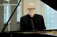 Siegfried Fietz performs Von guten Mächten wunderbar geborgen, his setting of Dietrich Bonhoeffers final poem.