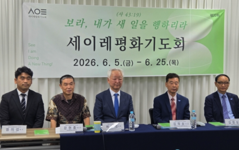 (From left) Rev. Yeom Eui-seop (Jinkwang Church); Rev. Kang Hyun-joong, missionary with Jesus Disciples Mission, Indonesia; Dr. Heo Moon-young, standing representative of Peace Korea; Missionary Kim Hak-song, Peace Korea associate missionary; and Kim Jeon