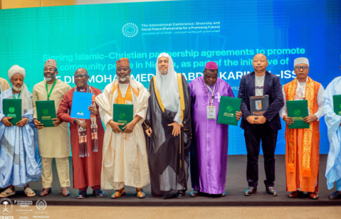 Nigerian Christian and Muslim leaders sign peace accord