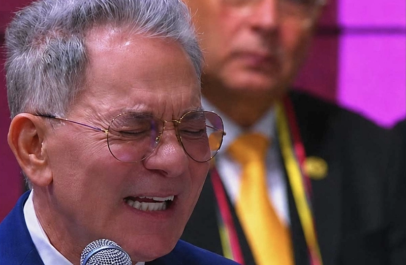 Pastor Eduardo Cañas prays for Colombia during the presidential inauguration of Abelardo de la Espriella on Aug. 7 in Cali.