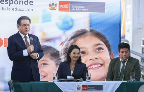Keiko Fujimori (middle) during an event at the Ministry of Education. Her government announced a reform of the school curriculum to remove content it considers ideological.