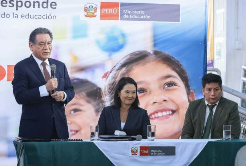Keiko Fujimori (middle) during an event at the Ministry of Education. Her government announced a reform of the school curriculum to remove content it considers ideological.