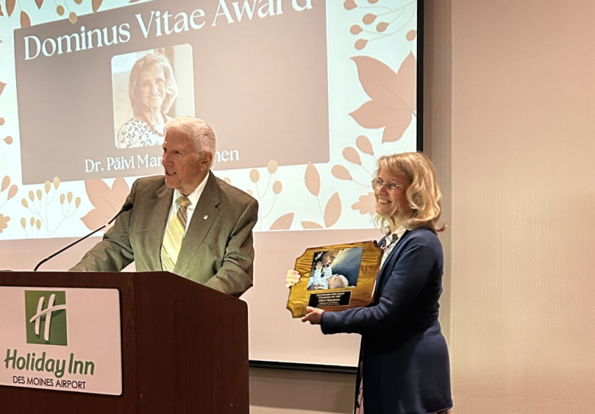 Räsänen Päivi pictured receiving the award