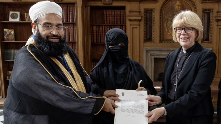 Archbishop of Canterbury Sarah Mullally presents the Hubert Walter Award for Reconciliation and Interfaith Cooperation to Pakistani cleric Tahir Mehmood Ashrafi, accompanied by his wife, at Lambeth Palace in London on Friday, Sept. 11, 2026.