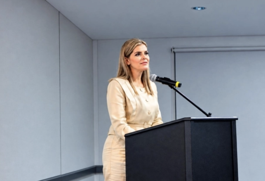Costa Rican President Laura Fernández speaks at the opening of the AEL General Assembly.