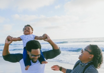 Percentage of children living with 2 parents reaches highest level in decades: report