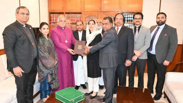 Historic Bible, replica of St Thomas’ Cross on display in Pakistan’s Supreme Court as symbols of recognition of minorities