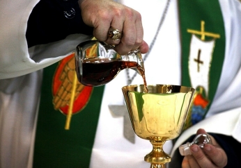 Organized crime suspected in attempted poisoning of priest in Italy