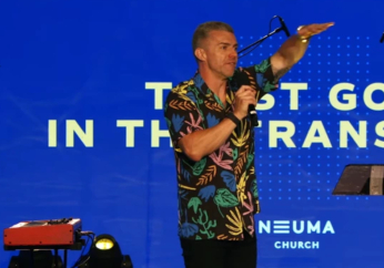 Megachurch pastors lose ministry credentials after confessing to affair