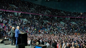 Hundreds of Poles respond to Jesus Christ at Franklin Graham event