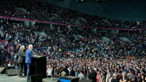 Hundreds of Poles respond to Jesus Christ at Franklin Graham event