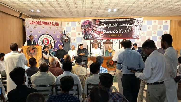 Officials in Pakistan reviled for violence against Christians