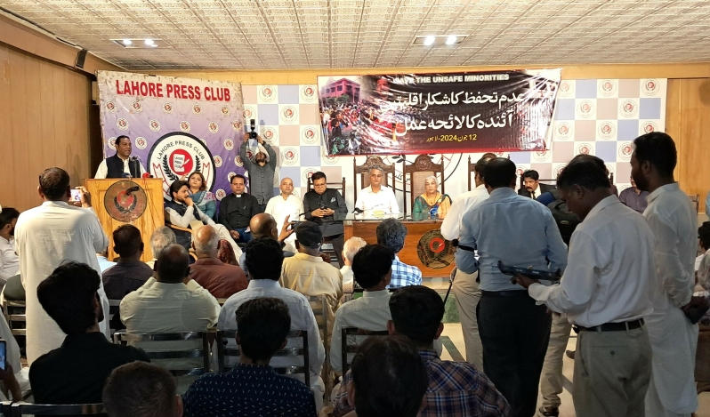 Officials in Pakistan reviled for violence against Christians