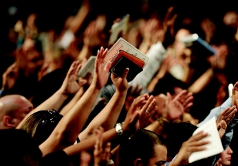 More US evangelicals continue to visit churches regularly in person than before pandemic, research reveals