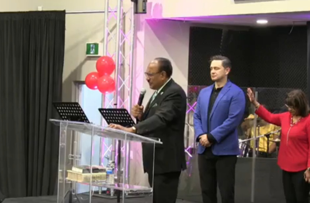 Canadian conservative opposition leader criticized for visiting churches, amid negative view of evangelicals in society