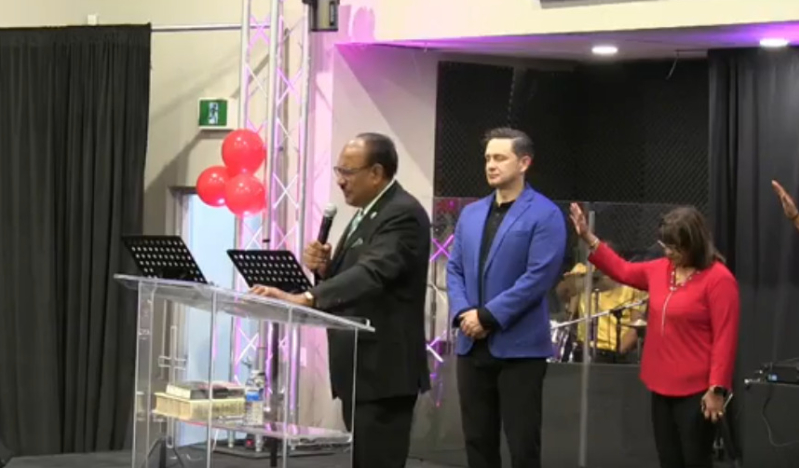Canadian conservative opposition leader criticized for visiting churches, amid negative view of evangelicals in society