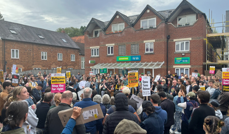 Evangelical leaders applaud UK people's gospel-like 'Refugees Welcome' message in response to riots