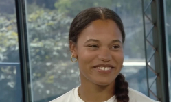 Olympic medalist dedicates gold to God, leads worship as she receives hero’s welcome in return to church