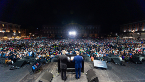 “God loves you” – Franklin Graham preaches gospel at largest ever evangelical event in Naples, Italy