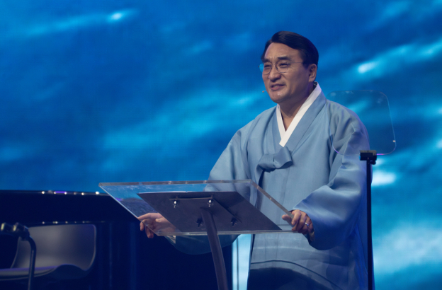 In welcome address, Co-Chair of Lausanne 4 Congress Rev. Jae-Hoon Lee expresses hope for peace, healing & transformation