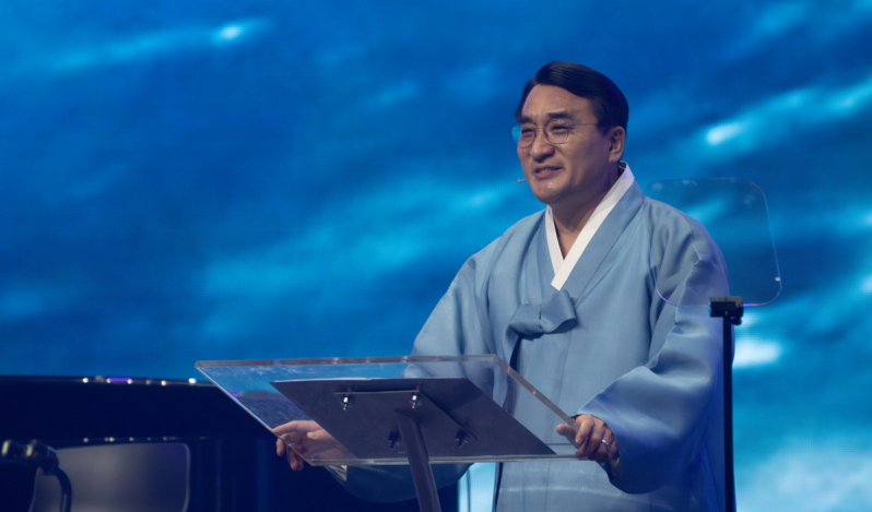 In welcome address, Co-Chair of Lausanne 4 Congress Rev. Jae-Hoon Lee expresses hope for peace, healing & transformation