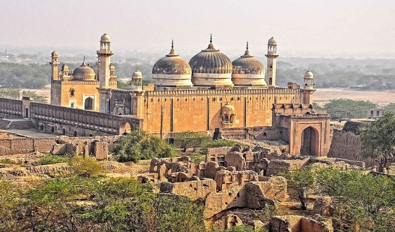 Christian family pressured to drop gang-rape charges in Pakistan