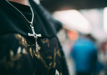 Pastor lauds students fighting cross necklace ban as Christian symbol deemed ‘offensive’
