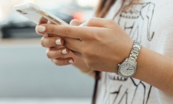 Brazil restricts smartphone use in schools following global trend