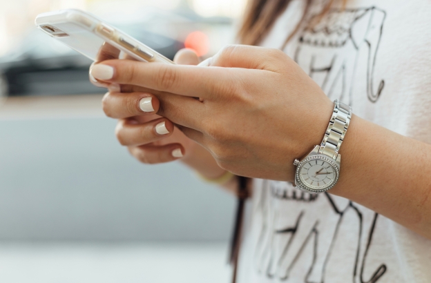 Brazil restricts smartphone use in schools following global trend