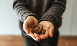 Greater generosity linked to deeper faith in God, UK study finds