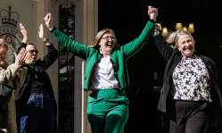 Evangelicals welcome UK top court's ruling that legal definition of woman refers to biological sex