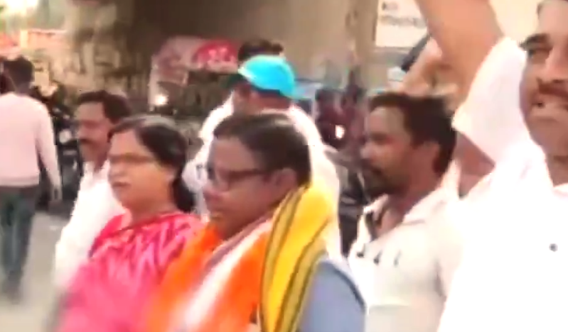 Killer of Graham Staines and sons released to hero’s welcome in India