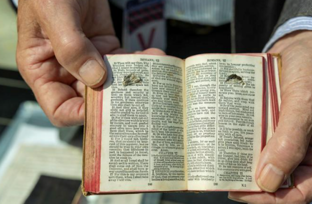 Australian Defence Force launches new Bible edition 20 years after previous release