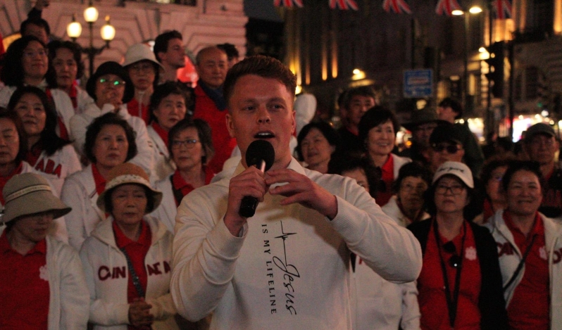 ‘Heaven touched earth’: 52 commit to Christ during British evangelists' London street outreach with Korean choir