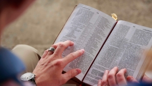 Bible engagement strongly linked to human flourishing, American Bible Society report shows
