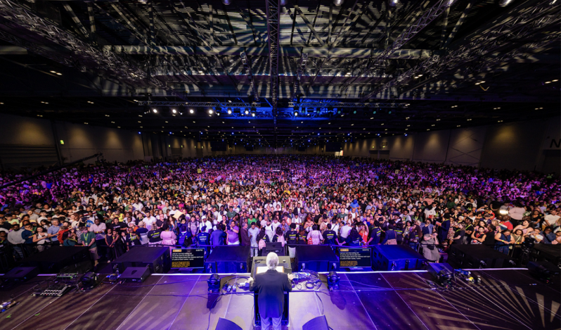 Franklin Graham preaches in London as thousands reportedly turned away from packed evangelism event