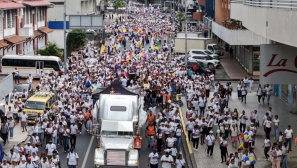 Faith, songs and white banners: Panama hosts ‘Mega Celebration: Family, God’s Design’