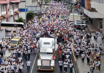 Faith, songs and white banners: Panama hosts ‘Mega Celebration: Family, God’s Design’