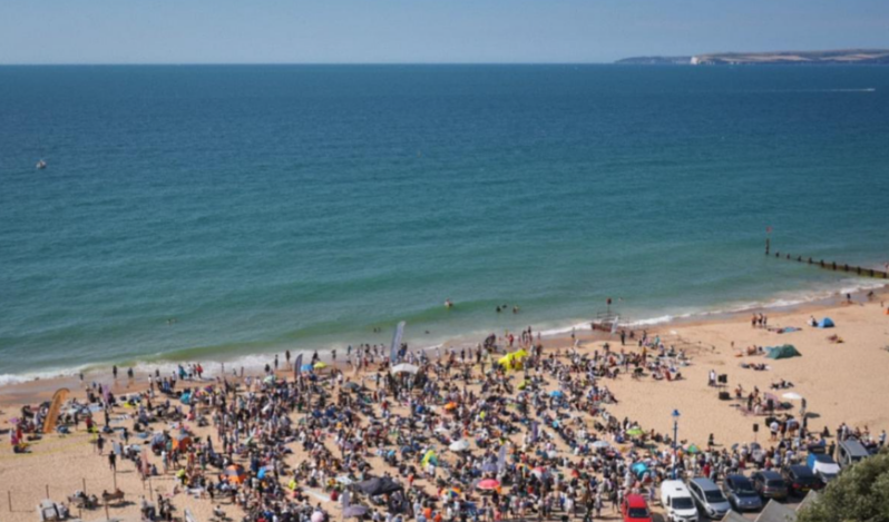 92 baptized in public mass ceremony on Bournemouth Beach, declaring faith in Jesus
