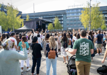 Zurich churches join together on national prayer day, drawing 1,000 for open-air worship and baptisms
