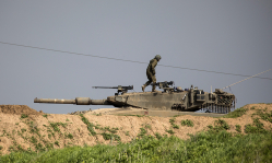 Israel and Hamas agree to Gaza ceasefire and hostage deal brokered by Trump