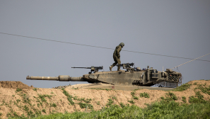 Israel and Hamas agree to Gaza ceasefire and hostage deal brokered by Trump