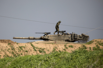 Israel and Hamas agree to Gaza ceasefire and hostage deal brokered by Trump