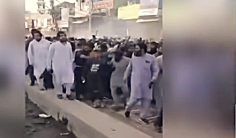 Police in Pakistan clash with Islamic extremist party